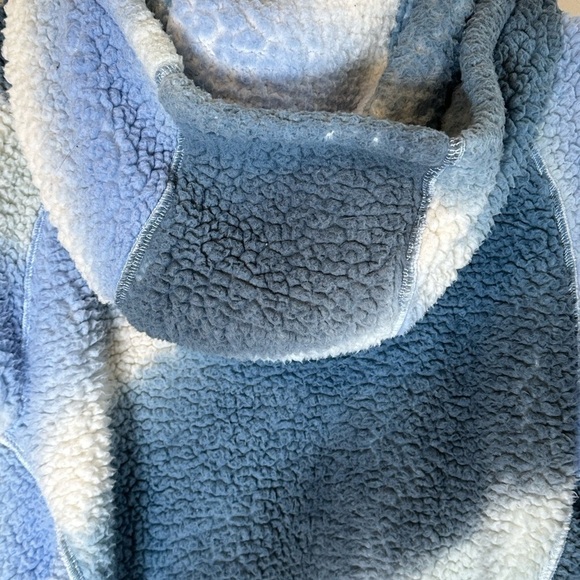 Wild Fable Cozy Blue and White Ombre Sherpa Zip-Up Cropped Hoodie Sz M/L - Picture 8 of 9